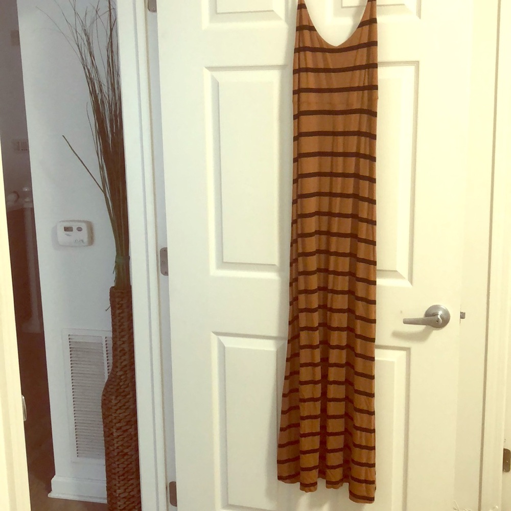 Never before worn maxi dress (size small)